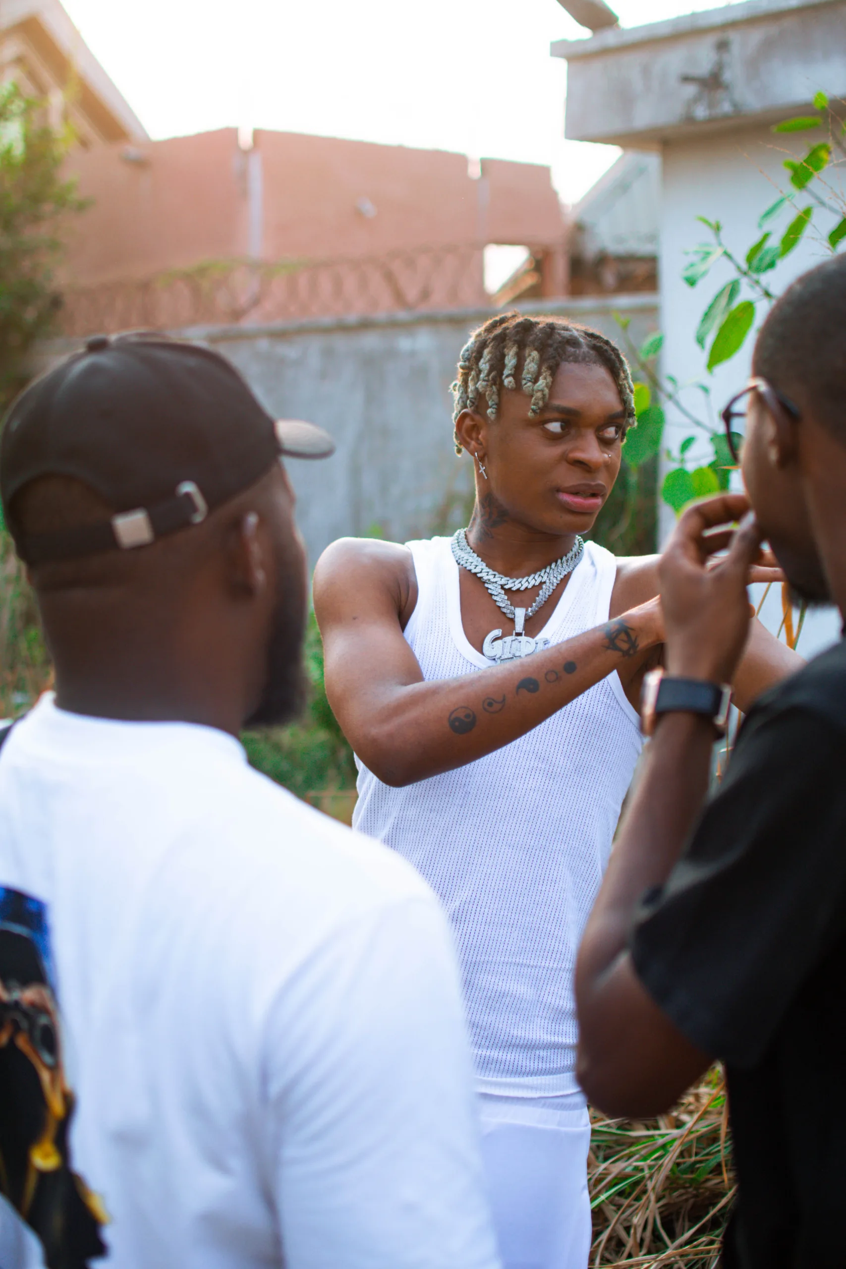 Bts Of Favi, Zayy The Dino And Clido On Bside Niggas Official Video Shoot &Raquo; Critic Circle Nigerian Artiste, Favi