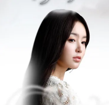 In the series, 49 Days - Gullible yet cheerful Shin Ji-hyun (Nam Gyu-ri) is living a perfect life: she is the only daughter of wealthy, doting parents and is surrounded by supportive best friends. She is also engaged to be married to the perfect man, Kang Min-ho (Bae Soo-bin), in just a few weeks.