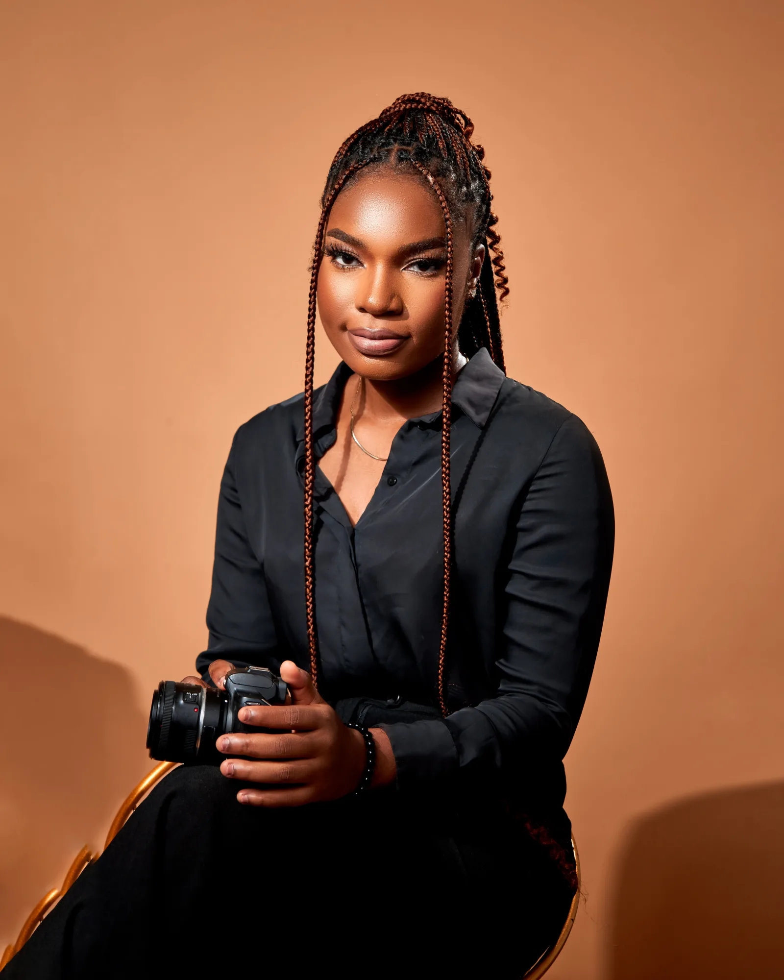 You can join and keep up with Omavisuals and Akwenuke Onome Mercy's work on social media with the handle, @Omavisuals