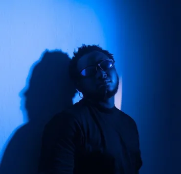 Ever heard of the Nigerian singer lifting souls with raw, therapeutic lyrics? Uncover Owizzy's inspiring journey from personal turmoil to melodic enlightenment in this must-read artist profile.