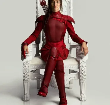 In the movie, The Hunger Games 4: Mockingjay Part 2 - After realising that she is no longer fighting for survival, Katniss Everdeen sets out to assassinate the tyrannical President Snow and liberate the people of Panem.