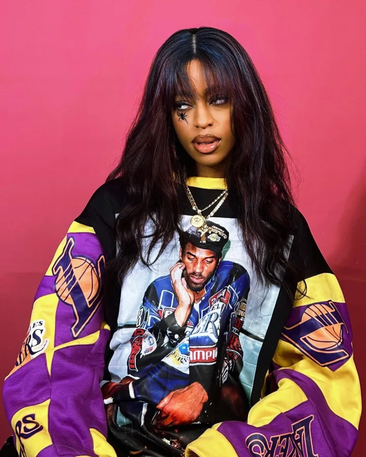 Qing Madi, an emerging Afrobeats sensation, is capturing attention with the release of a music video for the remix of her track "Vision," featuring the acclaimed American artist, Chlöe Bailey.
