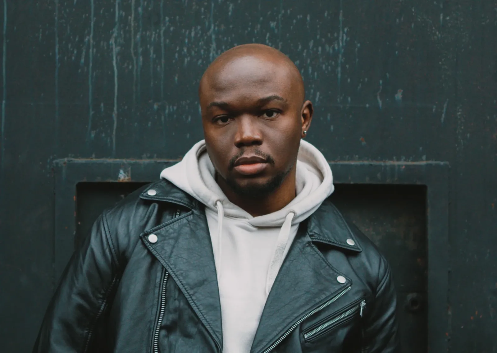 Oviel is excited to announce the release of his new EP, “III,” which chronicles his transformative journey from realization to elevation.