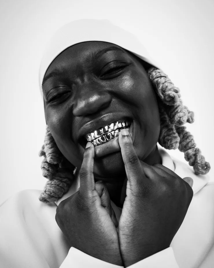 Breakout star and genre-blending artist Darkoo has officially announced her first headline concert in London, set for 2025.