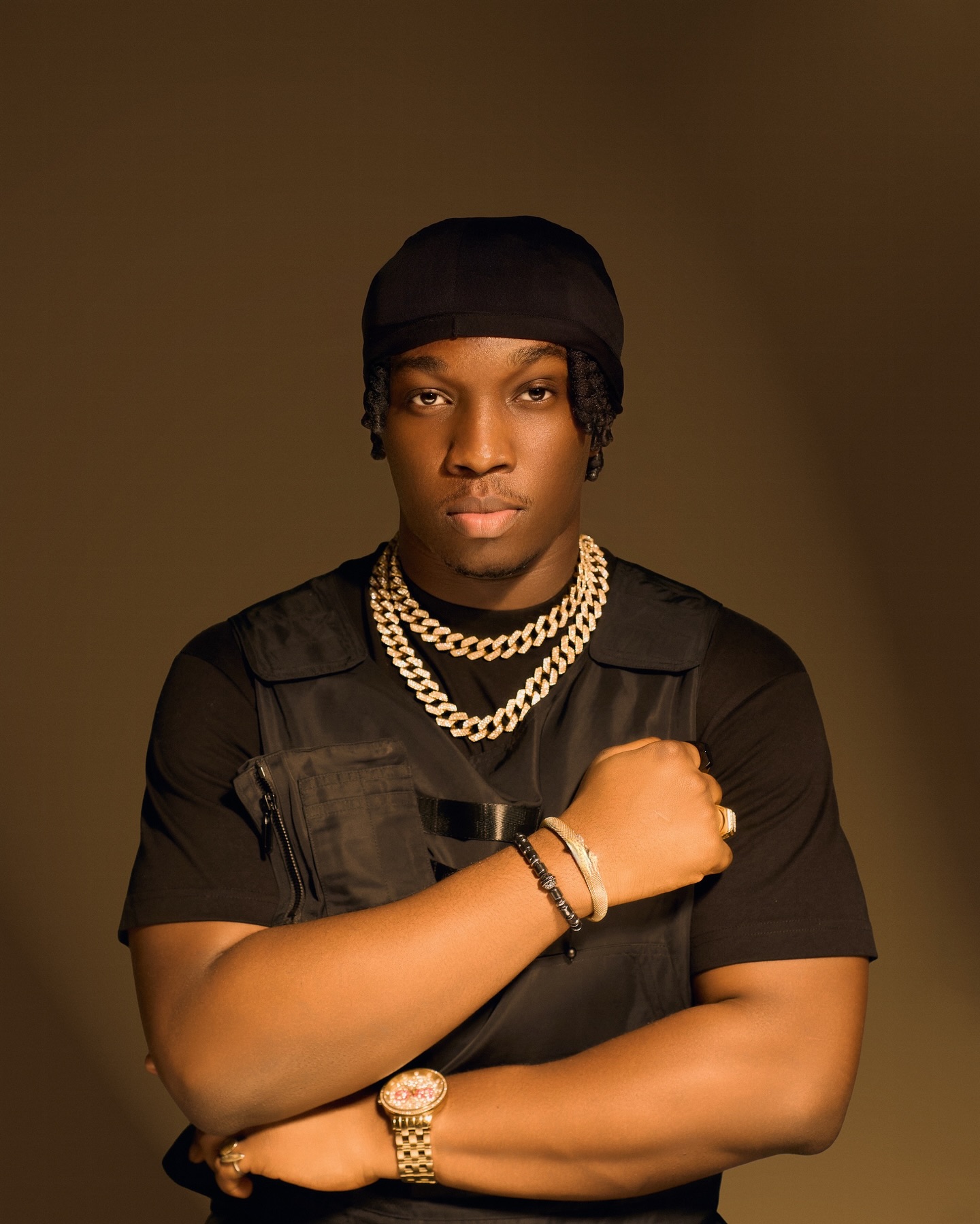 Boi Chase Drops Debut Single “Sneaky Link” After Signing to DMW 6 Born Precious Chasenoa Igoni and hailing from Bayelsa State, Boi Chase first burst onto the scene with viral hits like “Darling (Refix)” and “Money” featuring Berri Tiga. His sound blends Afropop, R&B, and trap, creating a smooth, streetwise vibe that caught the attention of Davido and DMW executives. “Sneaky Link” delivers sultry production anchored by catchy melodies and laid-back rhythms—a signature of both Boi Chase’s style and DMW’s quality control. The track dives into themes of secrecy, late-night connections, and emotional complexity, building on what fans loved in his earlier work. With the backing of DMW 2.0, Boi Chase is poised to reach an even broader audience. The label, renowned for launching careers like Peruzzi, Mayorkun, and Dremo, now brings new energy with his arrival.