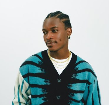 https://criticcircle.com/jinmi-abduls-new-release-hold-you/